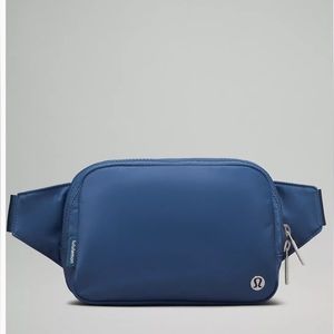 2L Lululemon Fanny pack